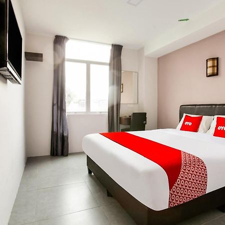 Oyo 89631 988 Hotel Johor Bahru Eksteriør billede