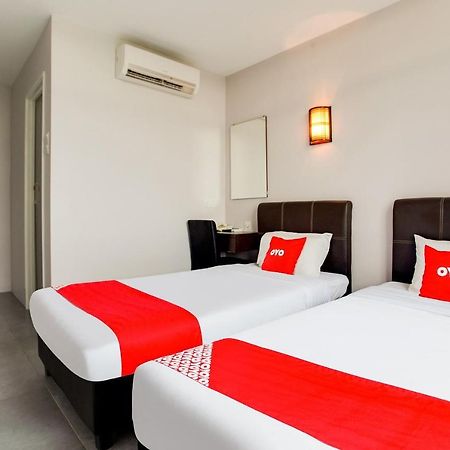 Oyo 89631 988 Hotel Johor Bahru Eksteriør billede